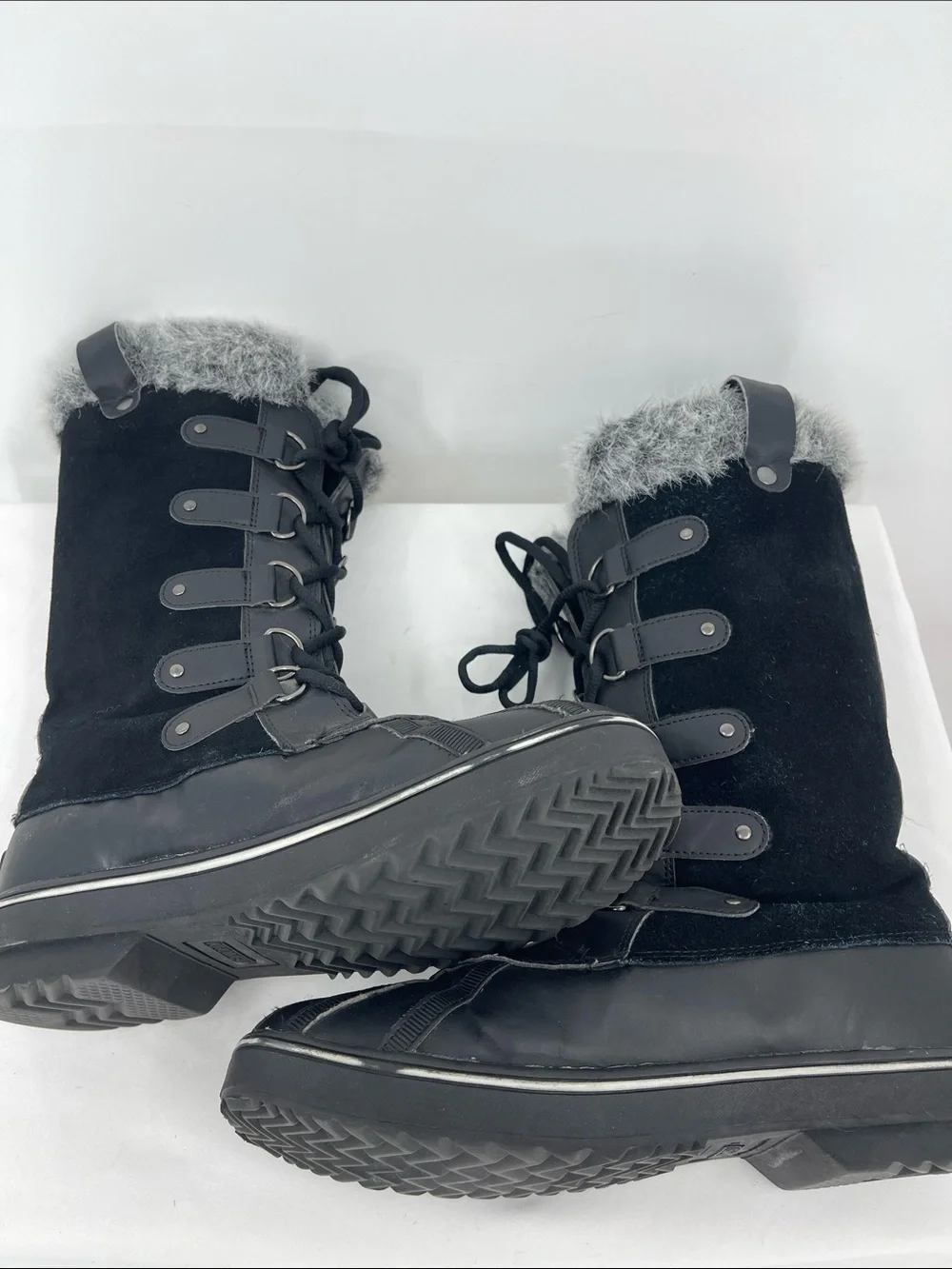 KHOMBU SIZE 11 Women's Black Faux-Fur Lace-Up Winter Boots with Grey Trim